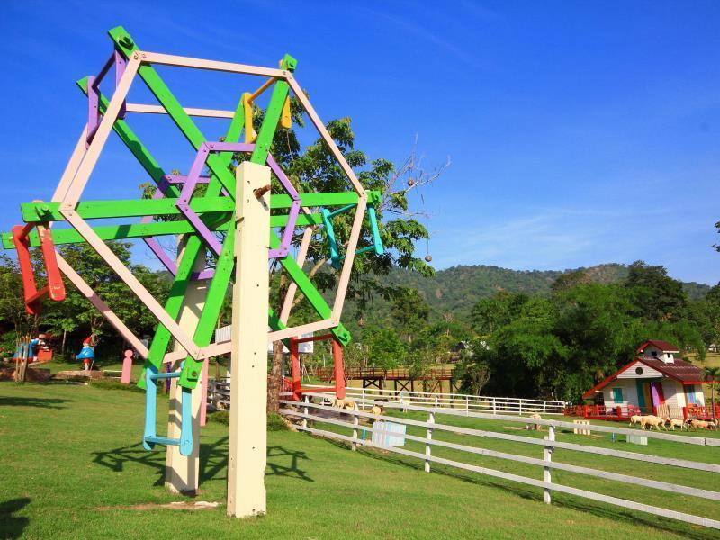 The Banyan Leaf Resort Suan Phueng Extérieur photo